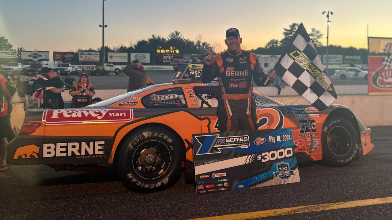 hero image for Junior Farrelly Joins List of APC United Late Model Winners at Sunset